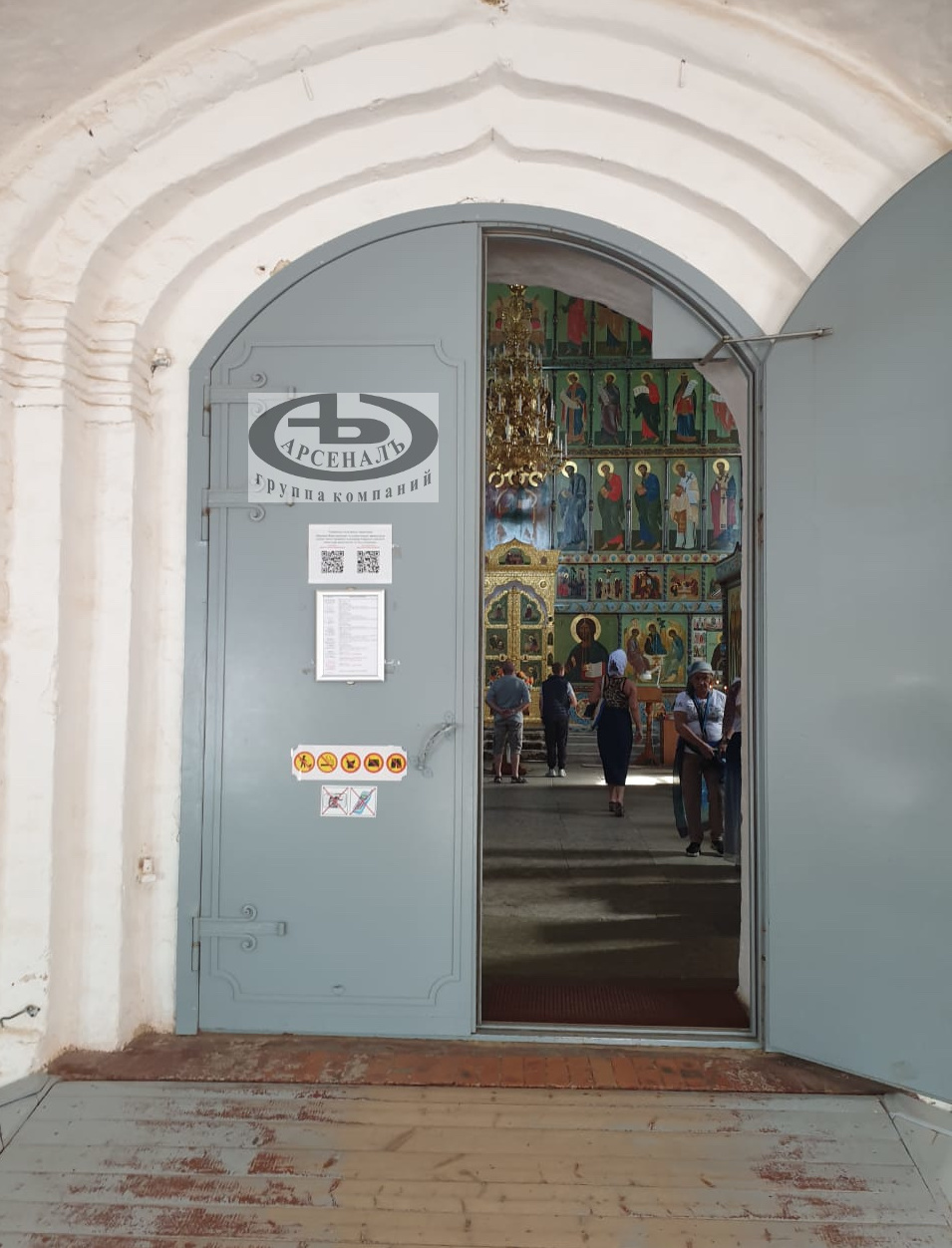 Двери в храм Псков
