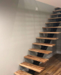 Металокаркас лестницы на монокосоуре с деревянными ступенями